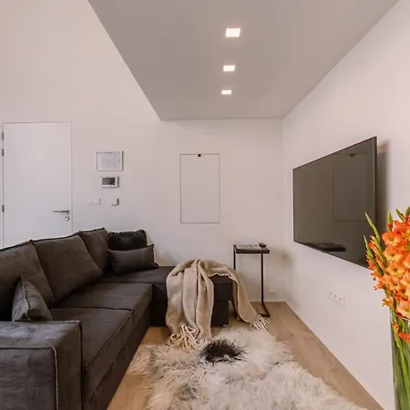 Renovated In The Heart Of Daire